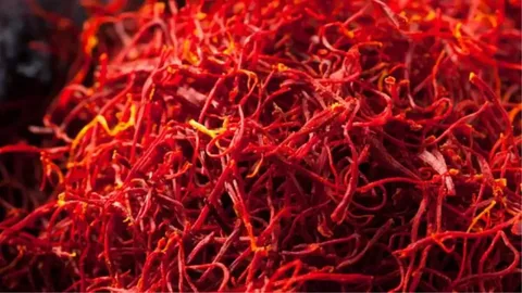 تصویر 2 از زعفران زرد طلایی با رنگ و عطر فوق‌ العاده و بسته‌ بندی استاندارد